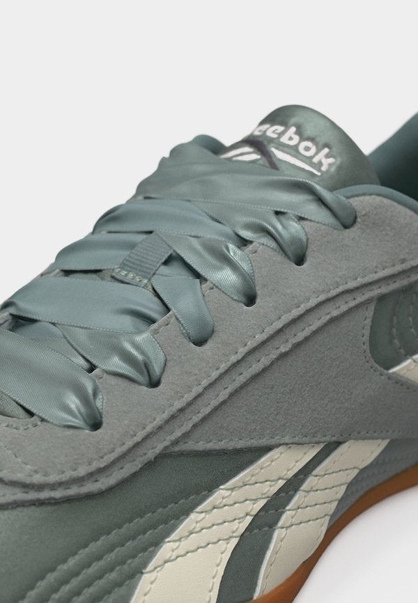 Reebok Classic ULTRA