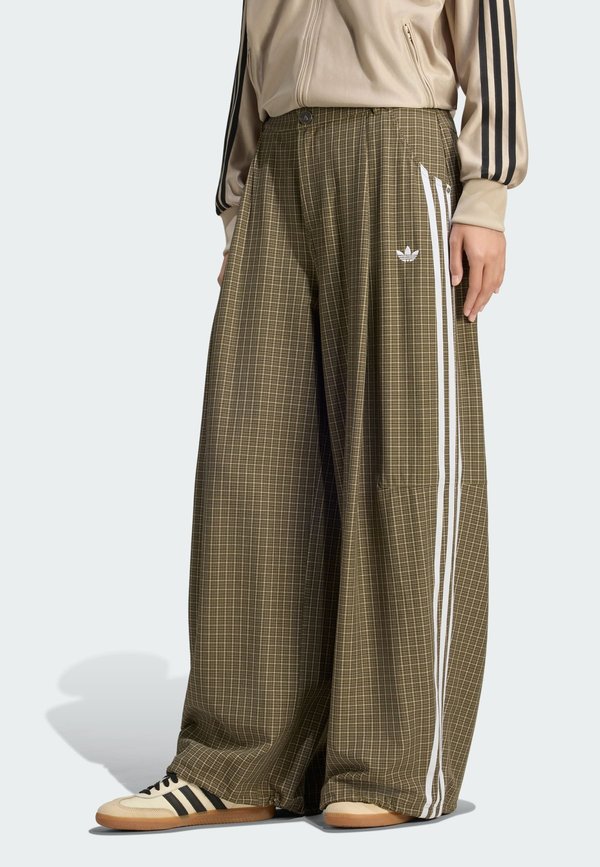 adidas Originals CHECKS TROUSER LOOSE PANTS - Trousers - olive strata   beige   aurora coffee