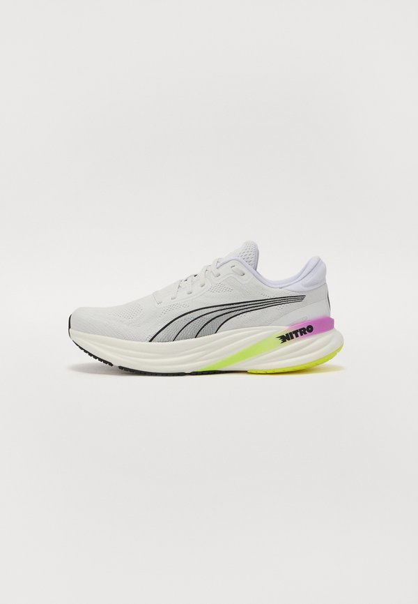 Puma MAGNIFY NITRO 2 - Road running shoes - white\pure magenta\yellow alert