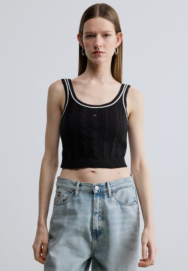 Tommy Jeans FLAG CABLE KNIT CROPPED TANK TOP
