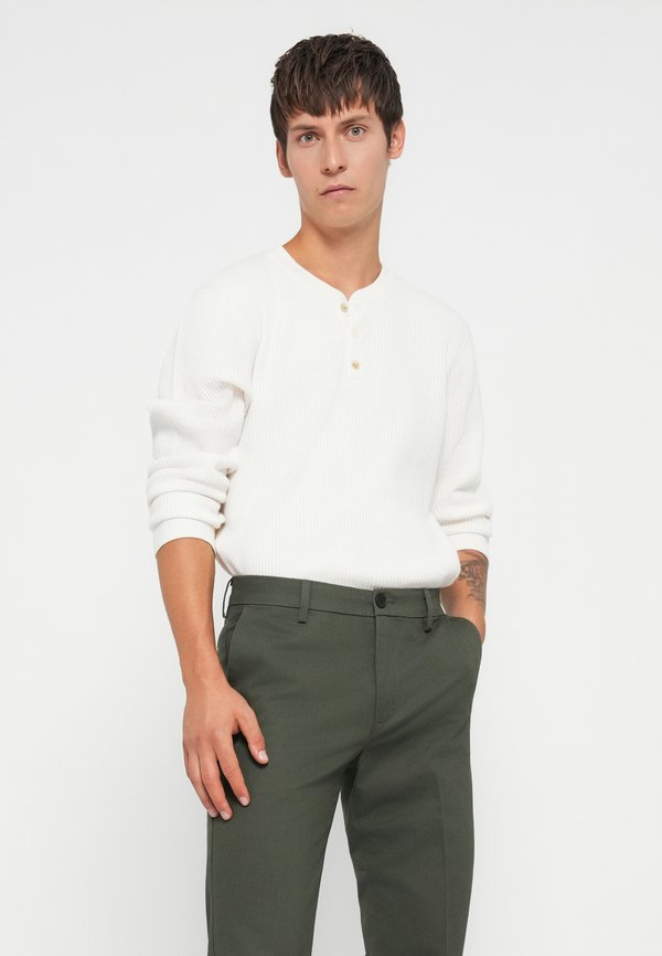 DOCKERS