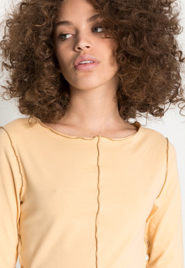 NA-KD CONTRAST SEAM LONG SLEEVE