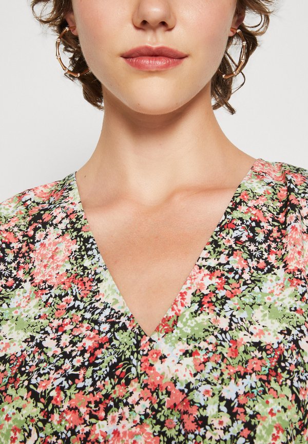 Pieces PCMOLLY V-NECK SHORT DRESS