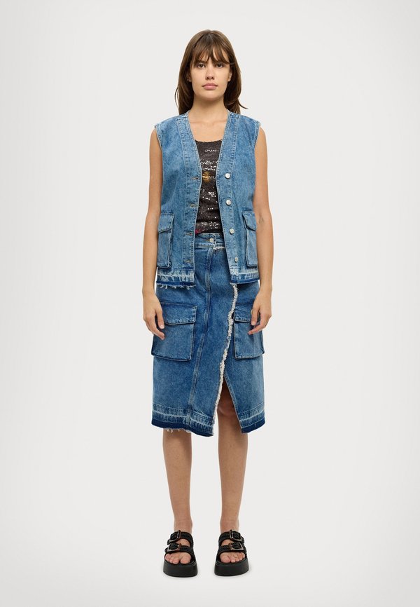 MOSCHINO JEANS SPACE