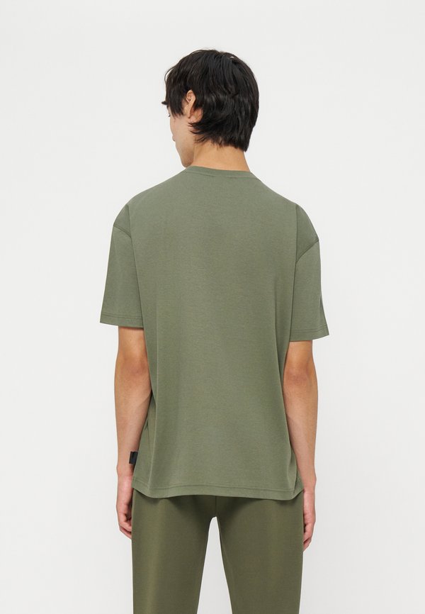EA7 Emporio Armani