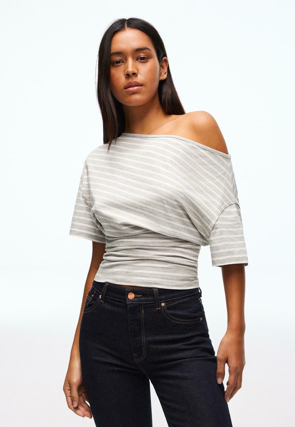 Bershka SHORT SLEEVE - Basic T-shirt - beige