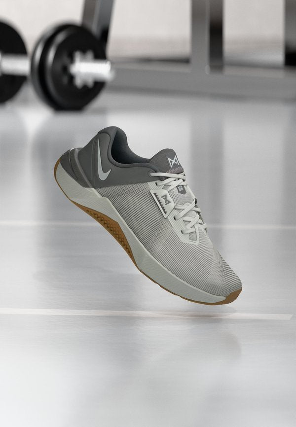 Nike Performance METCON 10 - Training shoe - photon dust/photon dust/pencil point/grey fog/gum light brown/volt