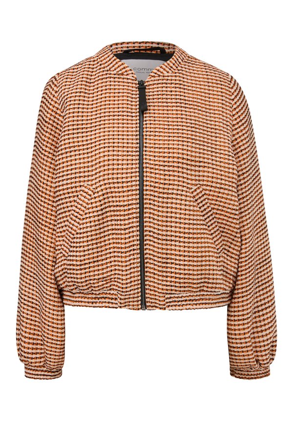 comma casual identity AUS BOUCLÉ