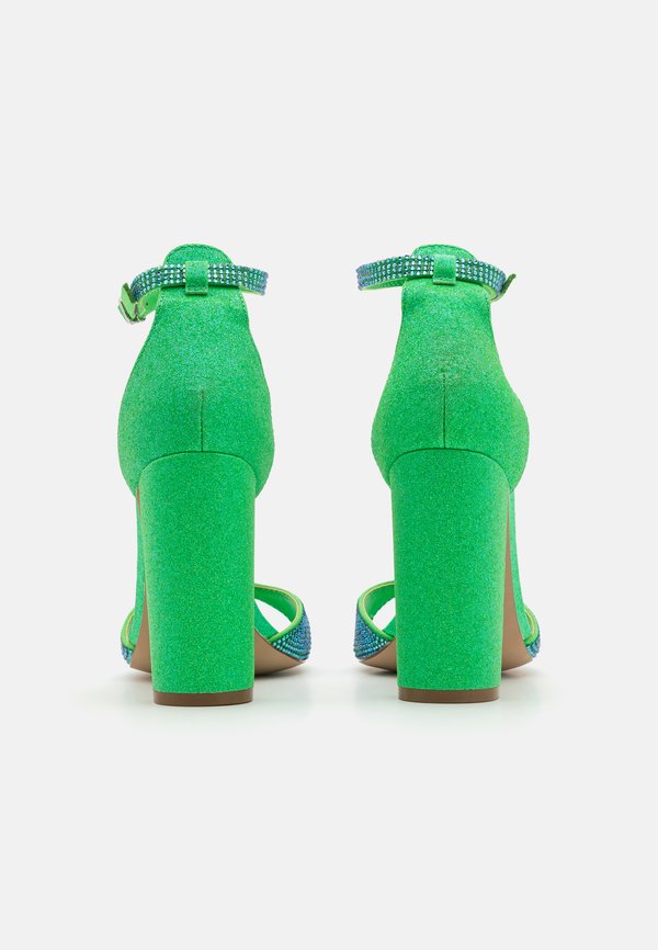 Steve Madden CAPSULE
