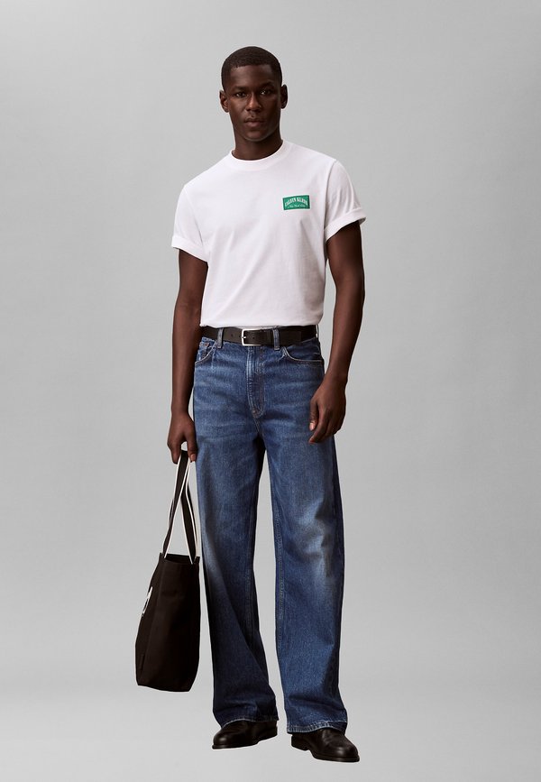 Calvin Klein Jeans  EASY COLLEGIATE BADGE TEE