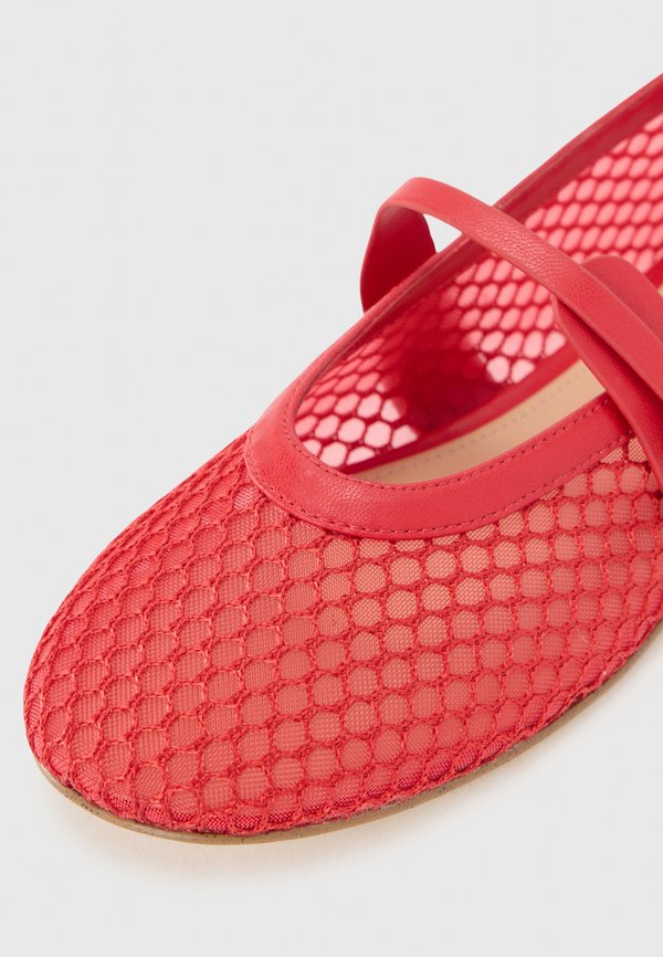 Steve Madden REJOICE