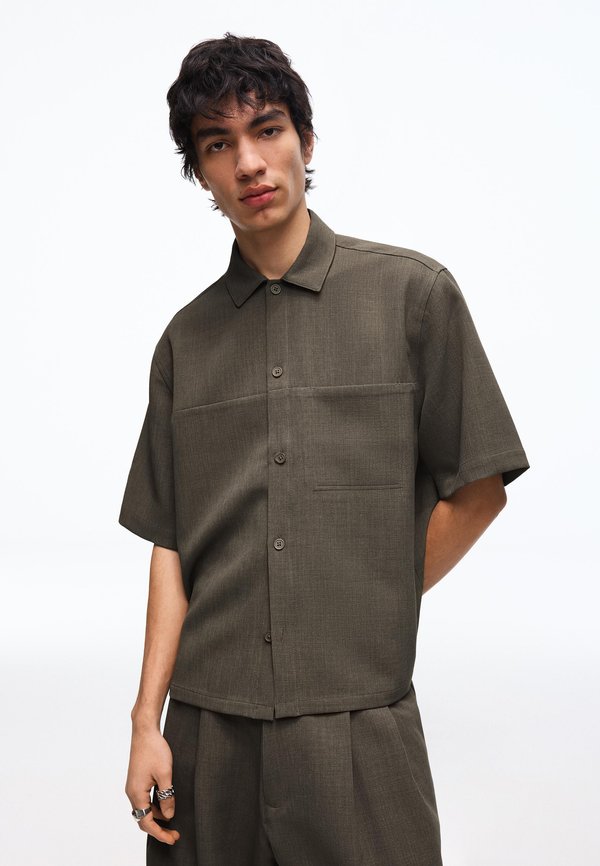 Bershka BOXY TAILORING - Shirt - khaki