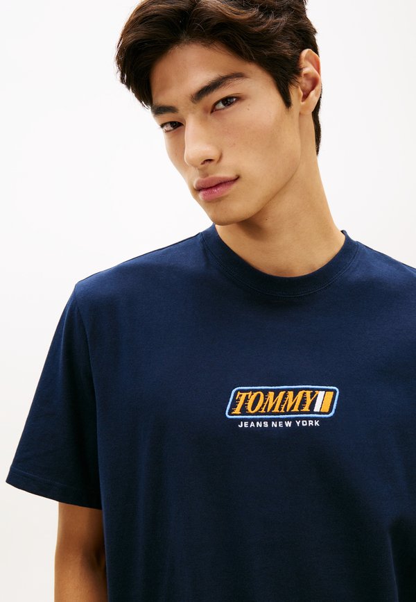 Tommy Jeans 90S LOGO EMBROIDERY JERSEY T-SHIRT