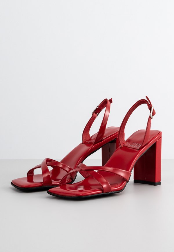 Jeffrey Campbell EMERGE