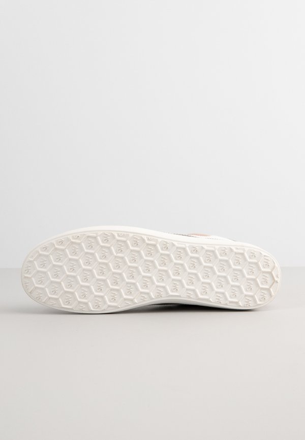 Stuart Weitzman DARYL
