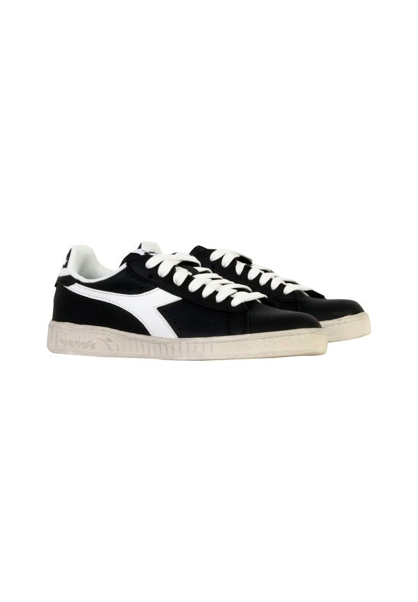 Diadora