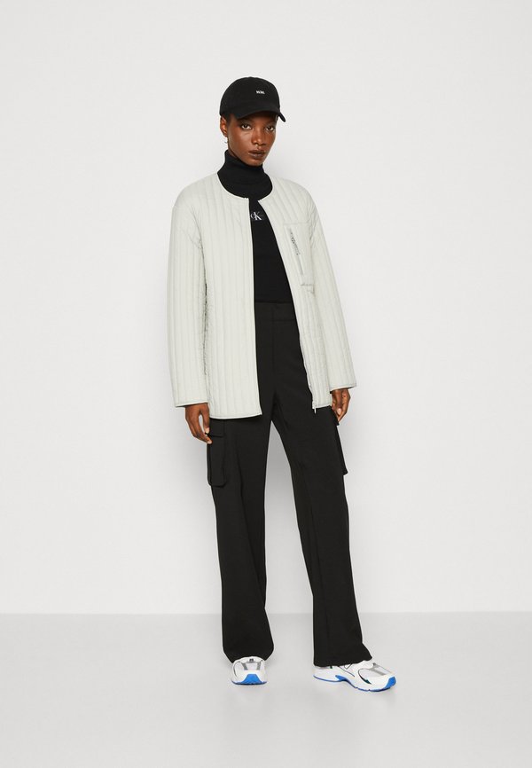 Calvin Klein VERTICAL QUILTED JACKET