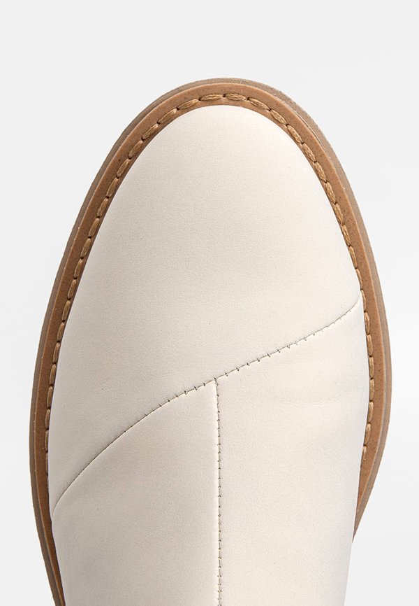 TOMS CORT