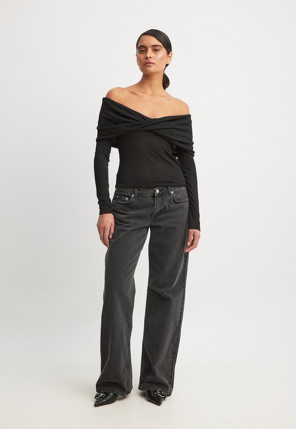 NA-KD OFF SHOULDER