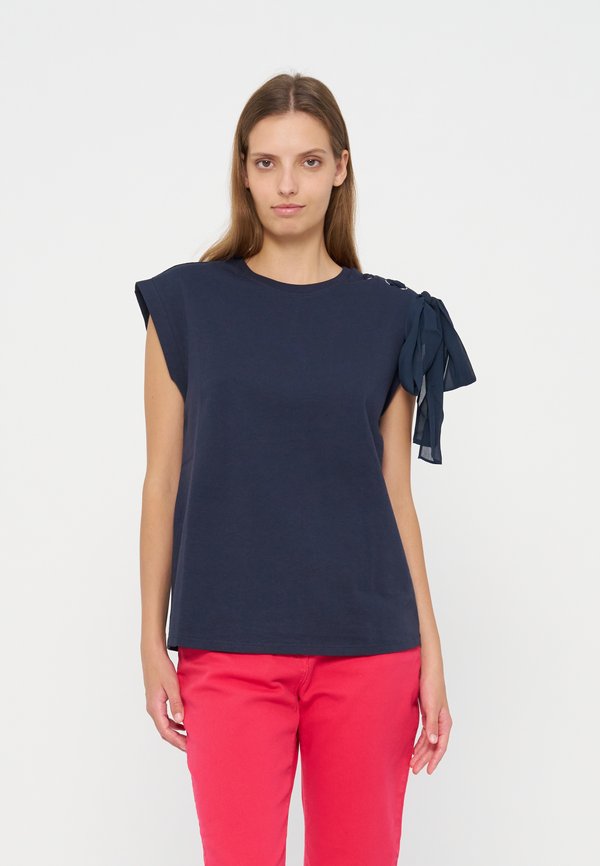 TWINSET