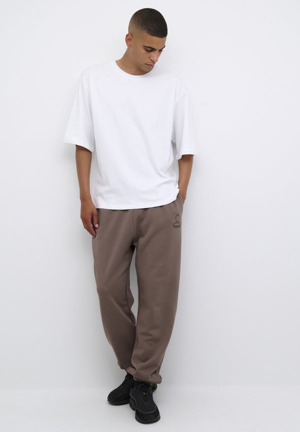 Lounge Nine QONDRADLN UNISEX