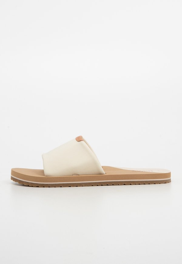 TOMS CARLY