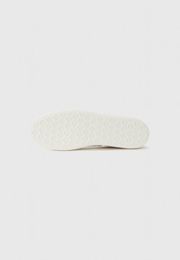 Stuart Weitzman RUNAROUND