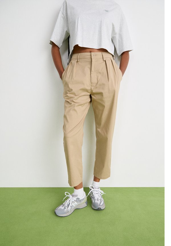 New Balance BOYLSTON TAPERED PANT