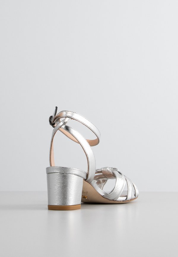 Stuart Weitzman ELVITA