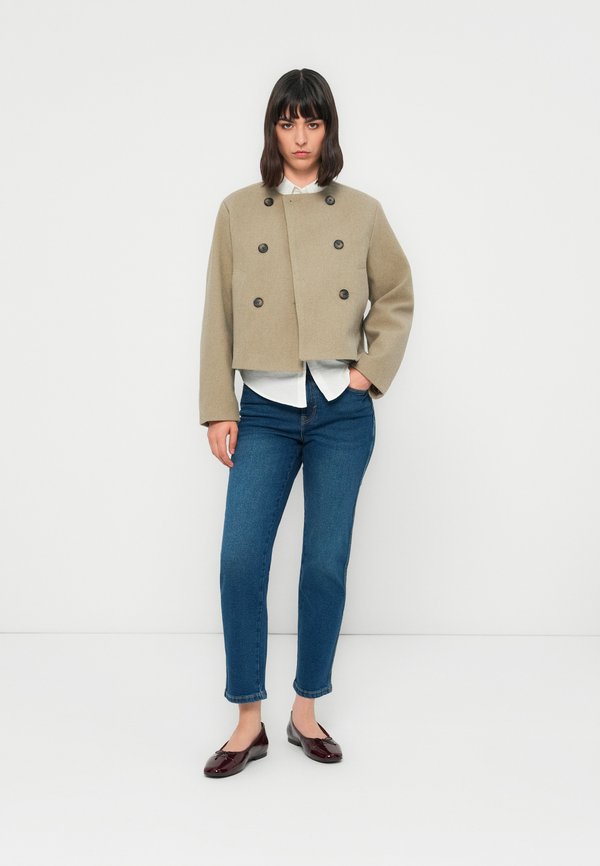Vero Moda Slim fit VMAMARA Mid rise Straight