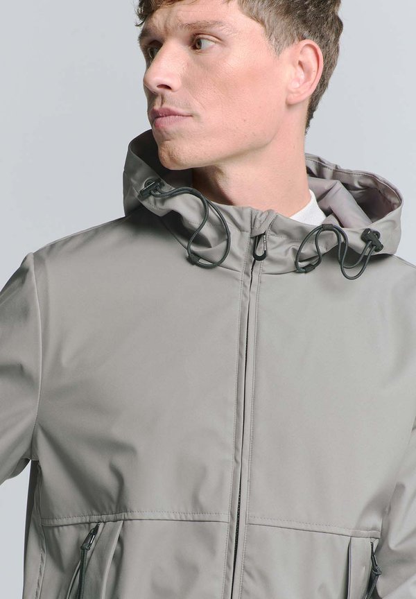 NO EXCESS HOODED