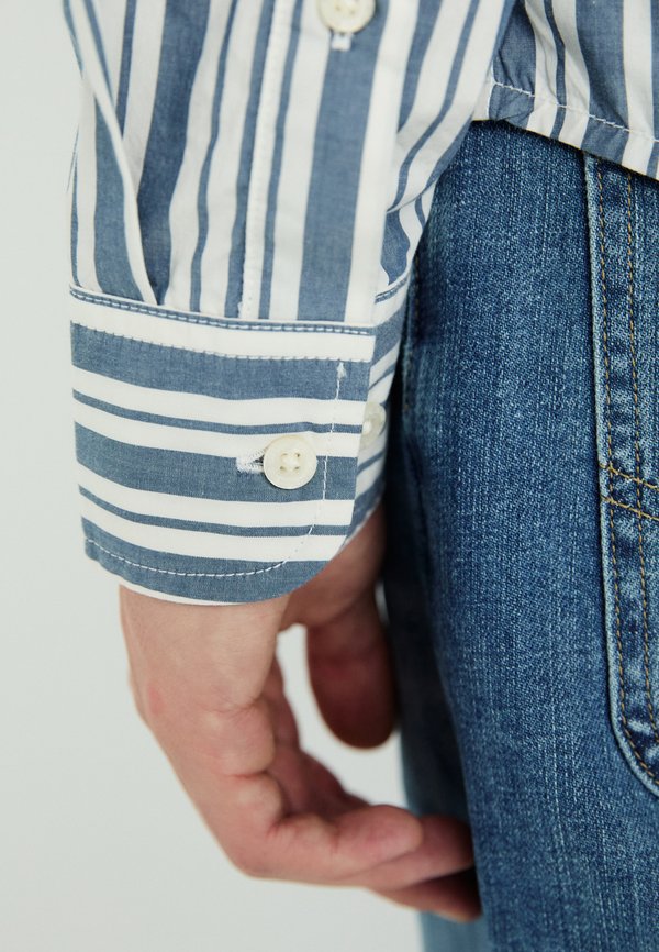 Lee BUTTON DOWN