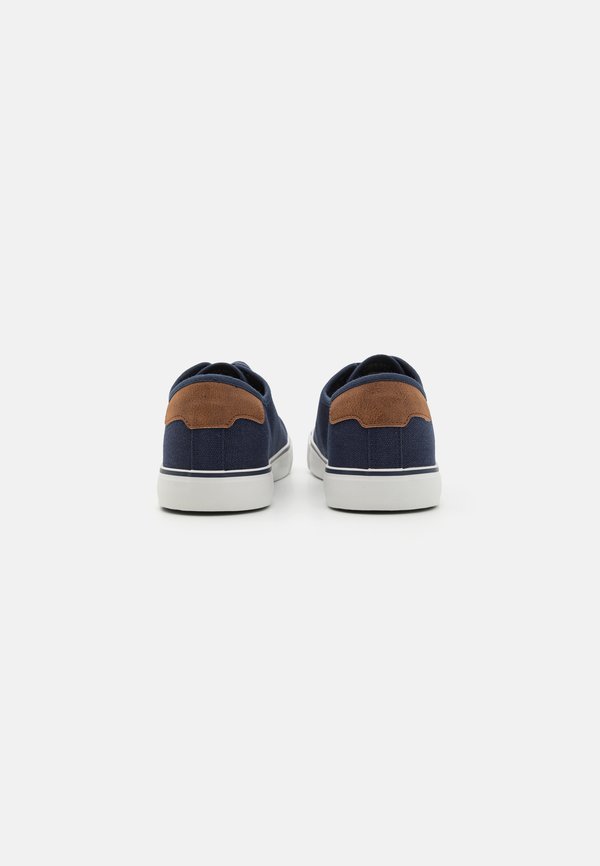 Pier One by Zalando