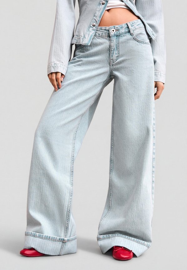 Bershka WIDE LEG TURN UP  - Wide Leg - light blue