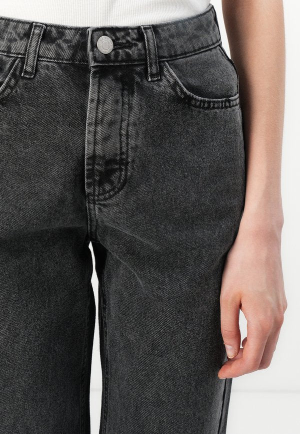 Noisy May Slim fit NMALVA