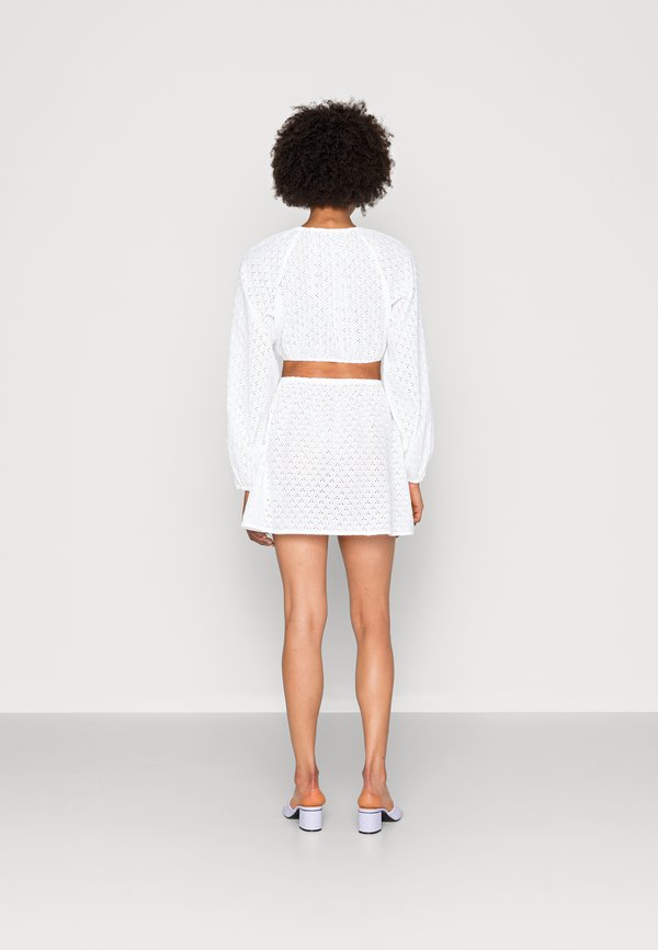 Nly by Nelly EMBROIDERED SHORT ELASTIC WAIST SKIRT