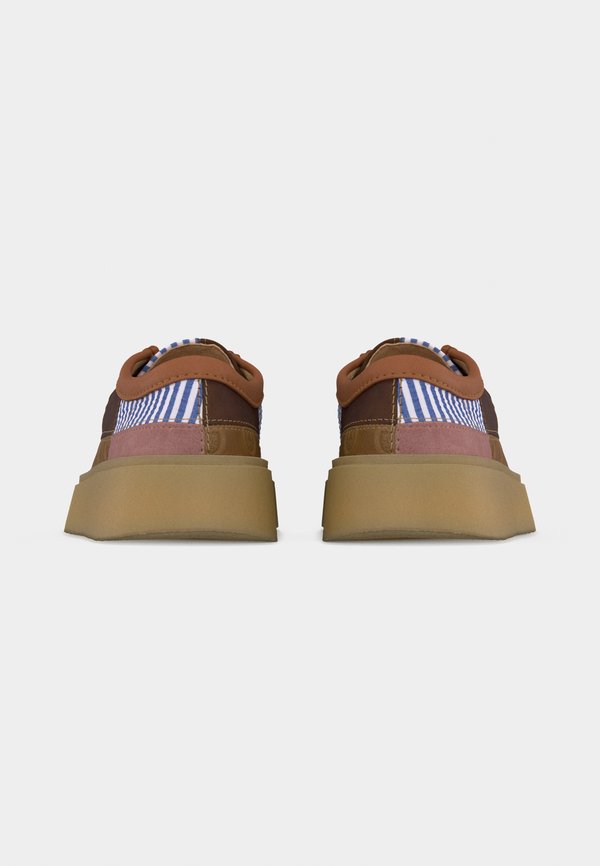 Clarks TORVIEW