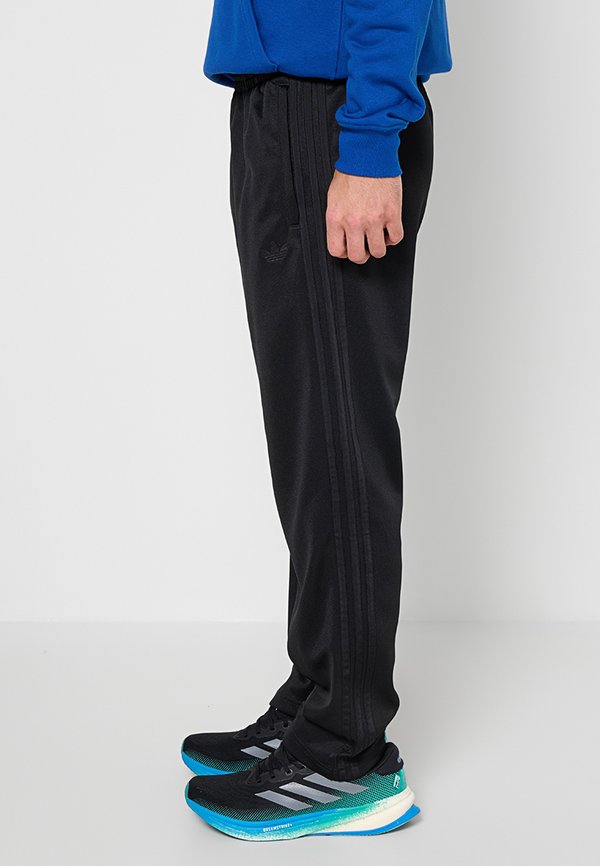 adidas Originals REGULAR FIT