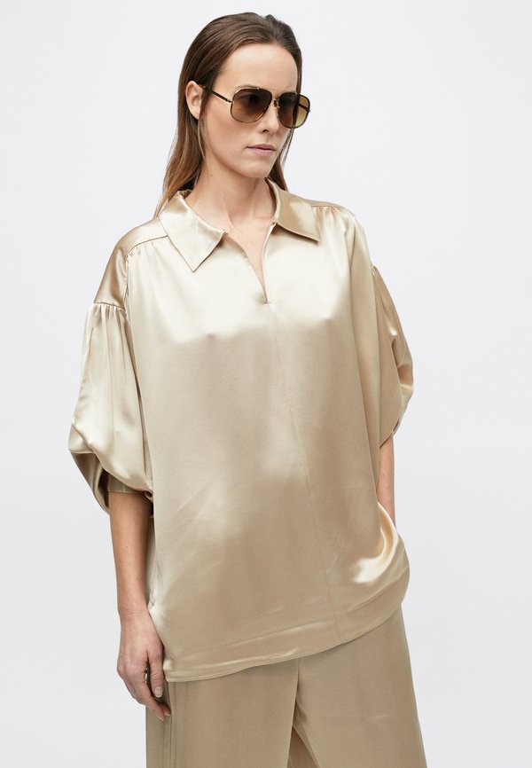 By Malene Birger LEONORA