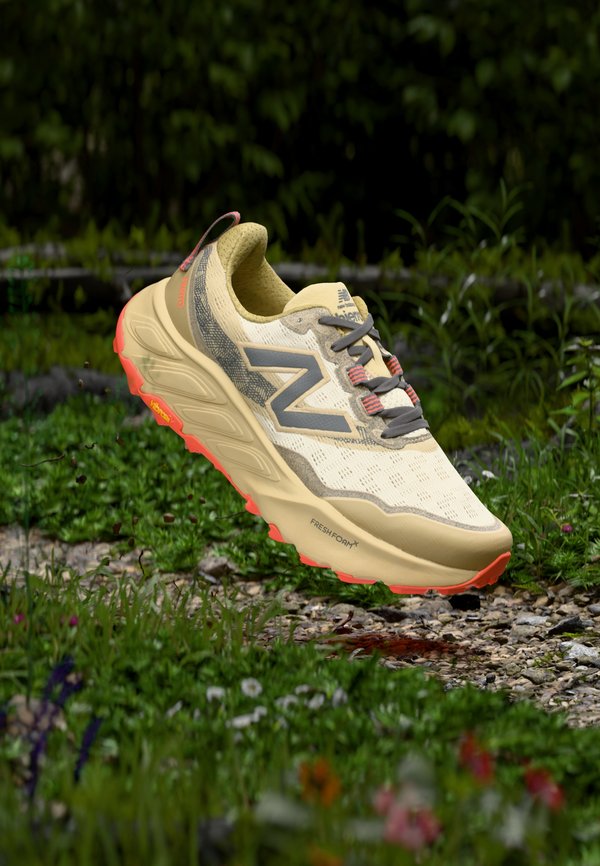 New Balance HIERRO V9 - Trail running shoes - linen