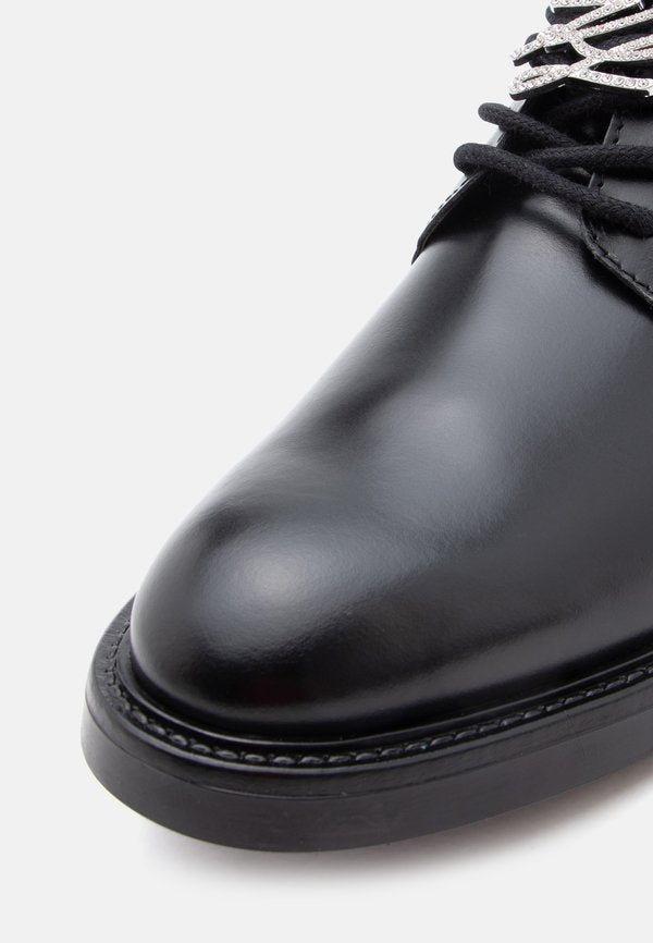 KARL LAGERFELD BLAKE BROOCH KEEPER SHOE