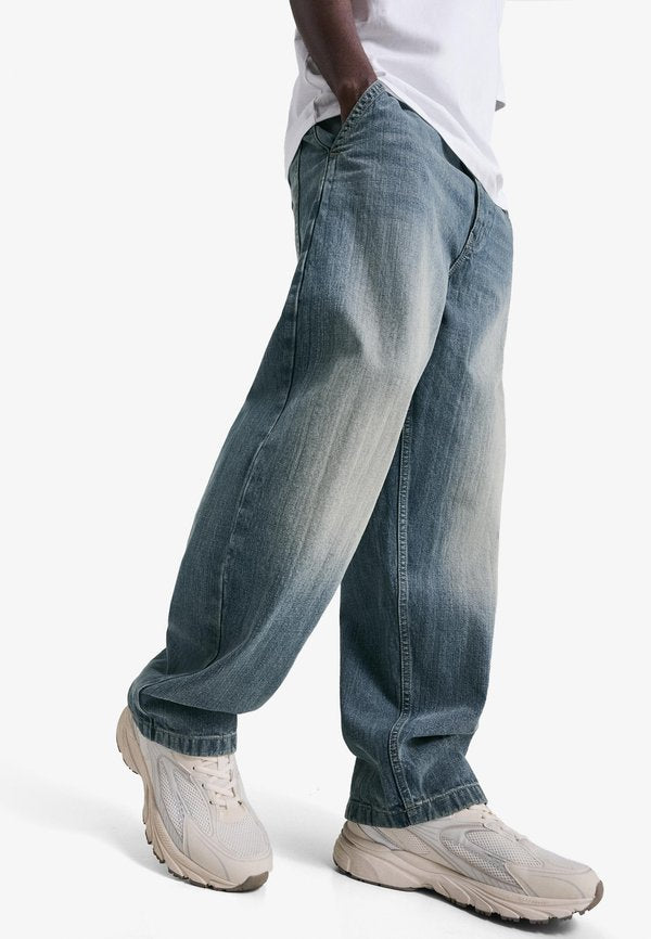 Bershka SKATER - Relaxed fit jeans - blue denim