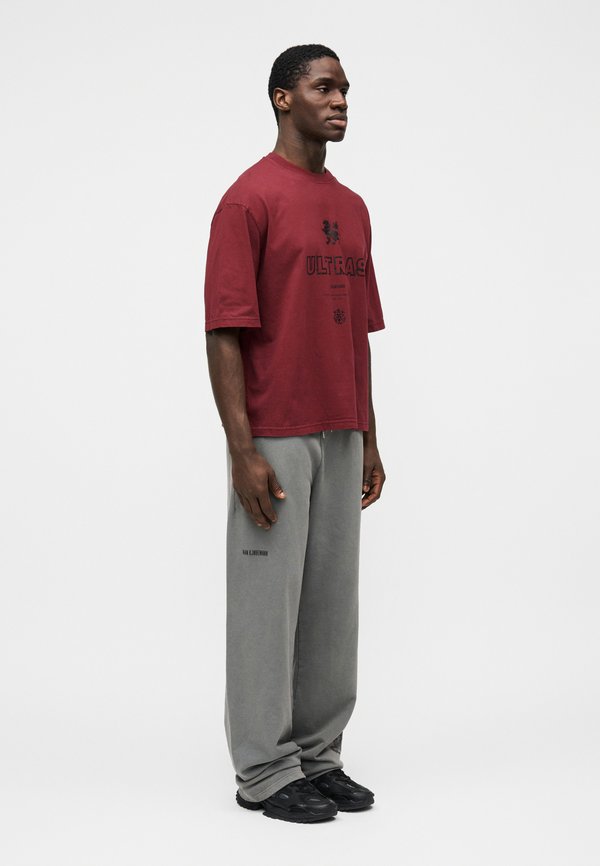 Han Kjøbenhavn ULTRAS OVERSIZED TEE