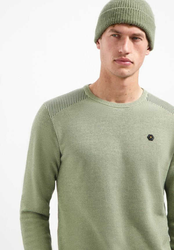 NO EXCESS CREWNECK PLATED STRUCTURE