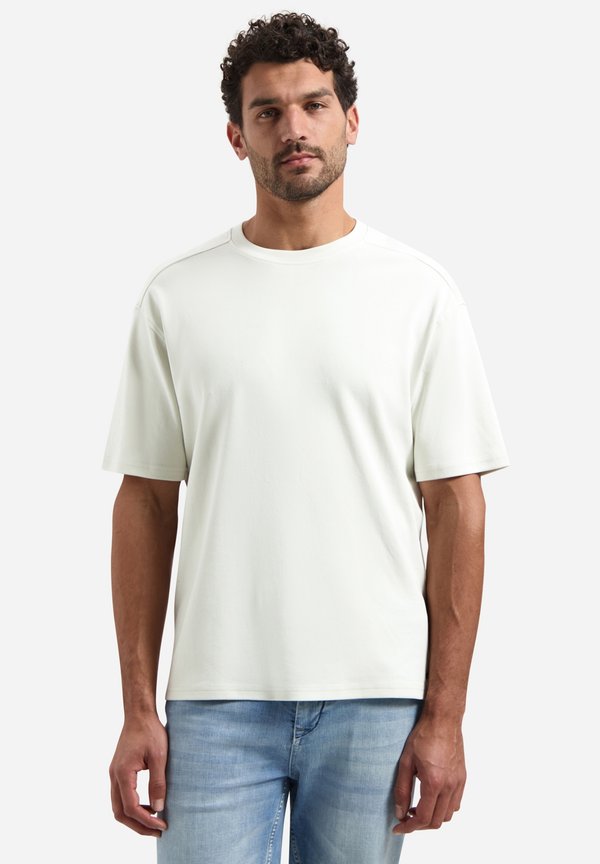 NO EXCESS INTERLOCK WITH ROUND NECK