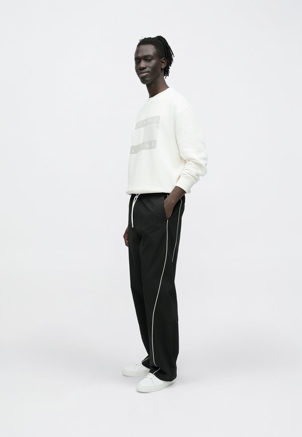 Tommy Jeans THEO WATER RESISTANT PARACHUTE TROUSERS
