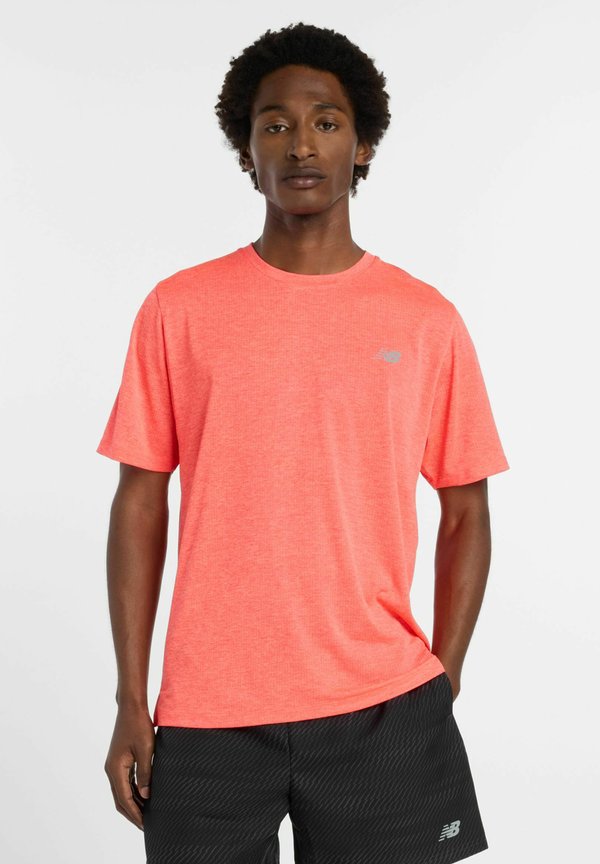 New Balance NB ATHLETICS RUN T-SHIRT - Basic T-shirt - urgent red