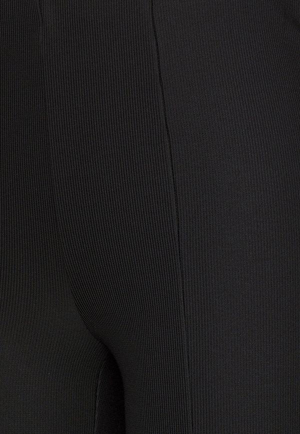 Noisy May NMMYRA SLIT DETAIL