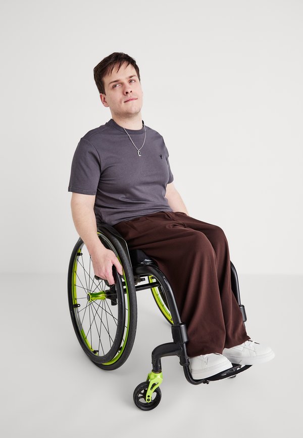 YOURTURN by Zalando ADAPTIVE EXTREME WIDE LEG TROUSERS