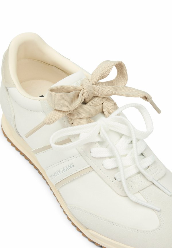 Tommy Jeans LOW PROFILE SERRATED